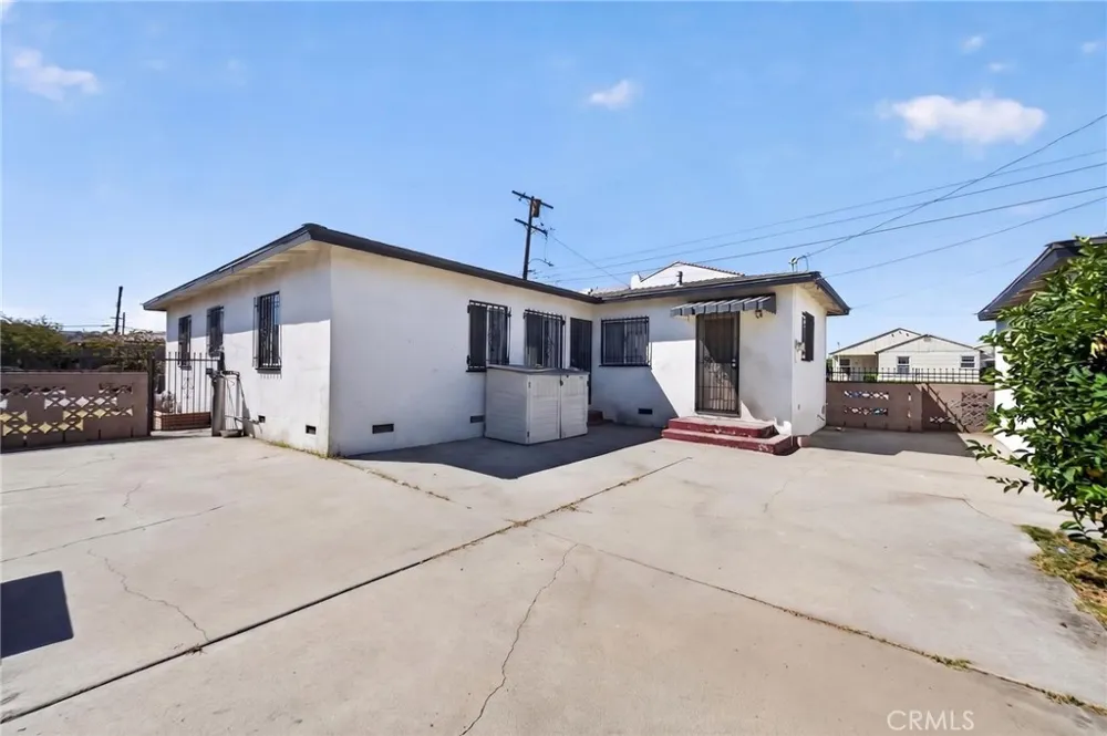 14100 S Mariposa Gardena, CA 90247