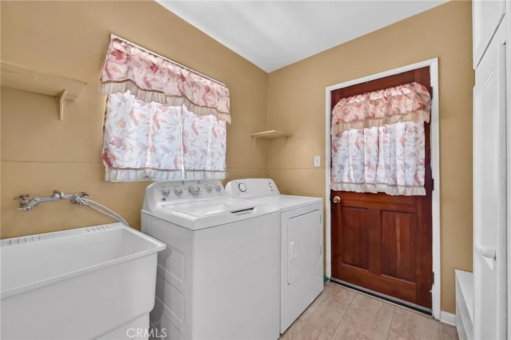 14100 S Mariposa Gardena, CA 90247