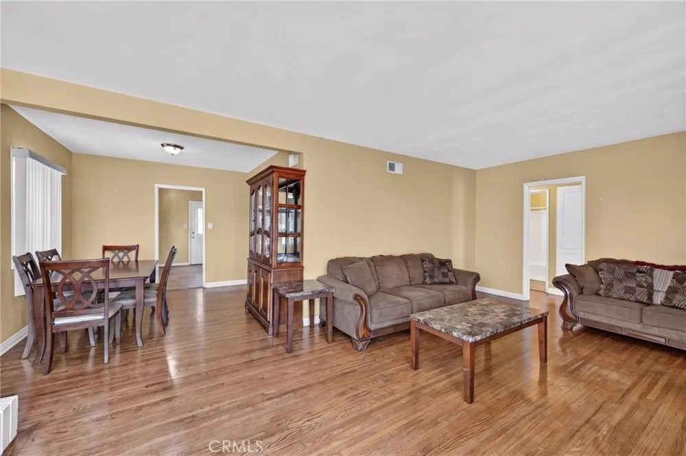14100 S Mariposa Gardena, CA 90247