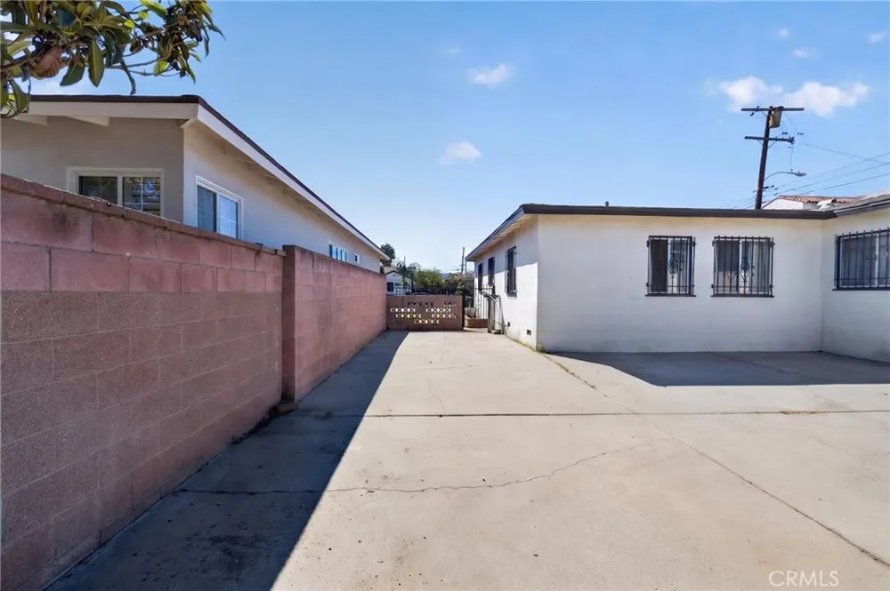 14100 S Mariposa Gardena, CA 90247