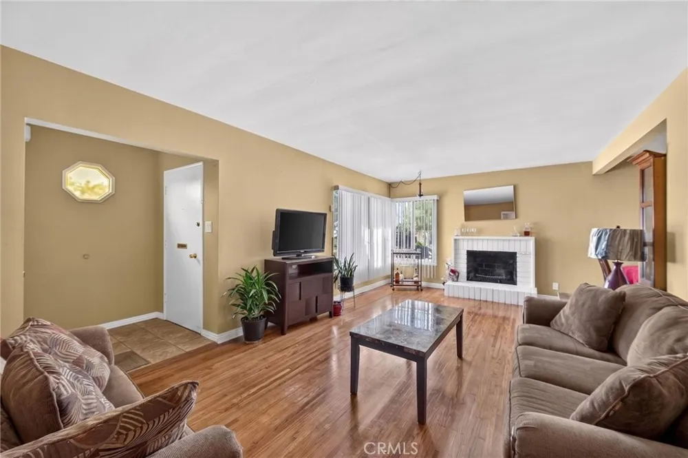 14100 S Mariposa Gardena, CA 90247