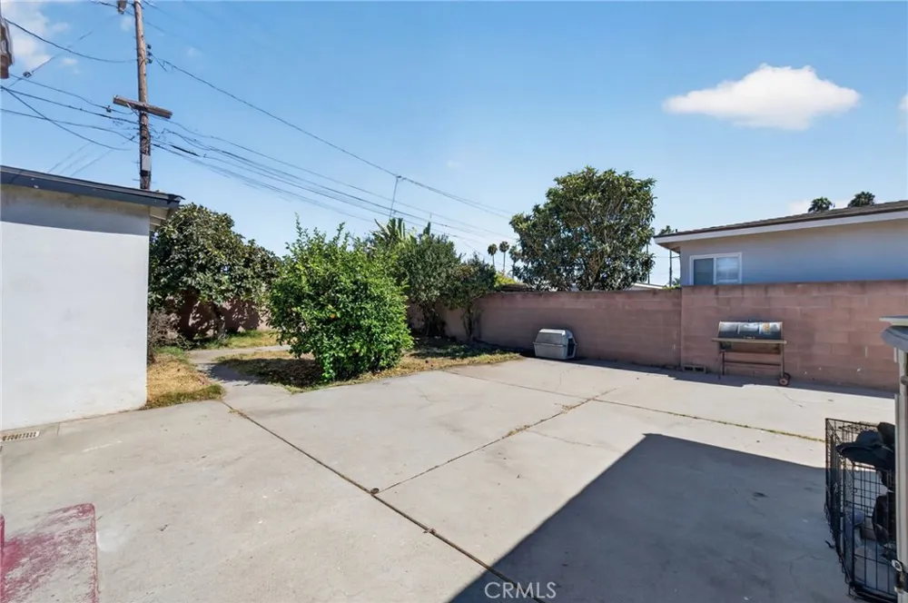 14100 S Mariposa Gardena, CA 90247