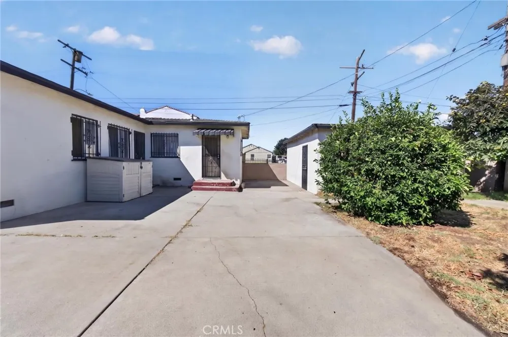 14100 S Mariposa Gardena, CA 90247