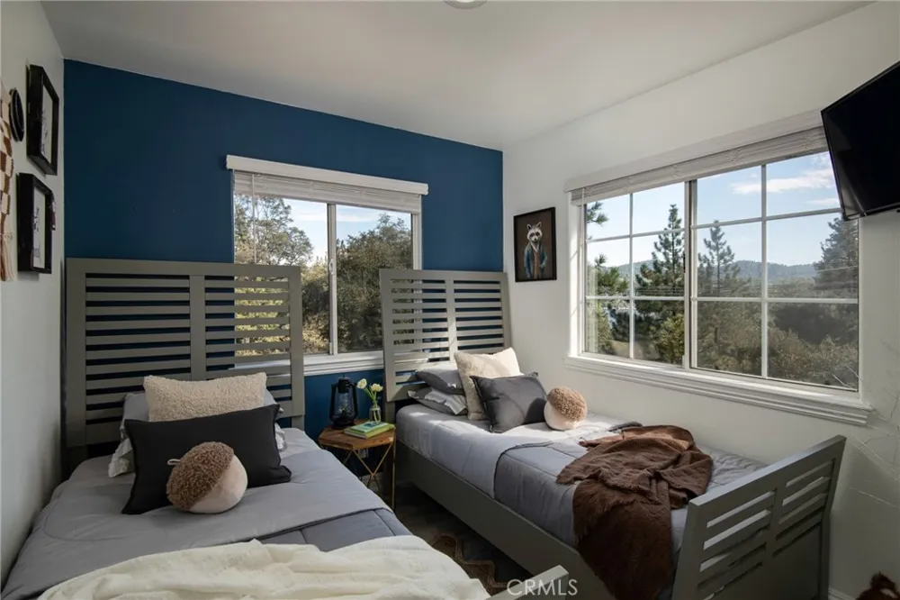 28824 Zion Drive Lake Arrowhead, CA 92352
