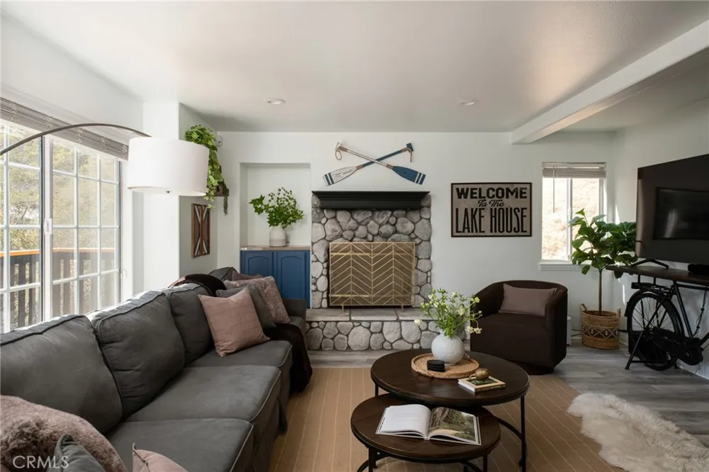28824 Zion Drive Lake Arrowhead, CA 92352