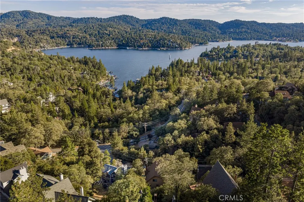 28824 Zion Drive Lake Arrowhead, CA 92352
