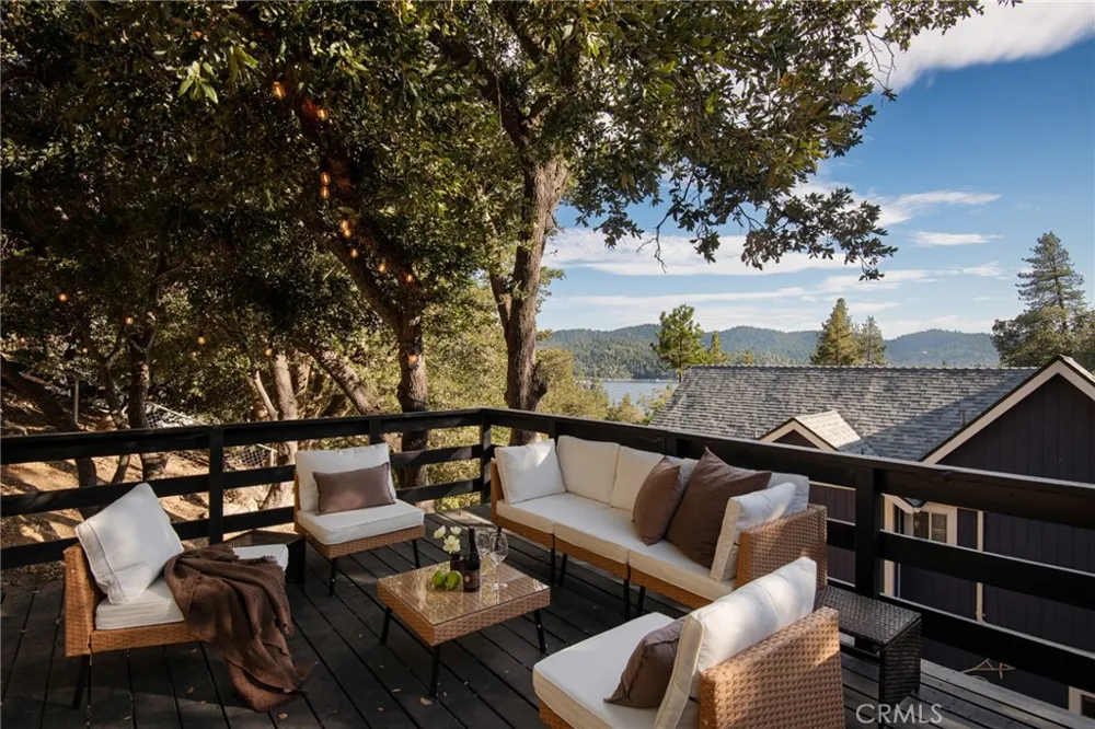 28824 Zion Drive Lake Arrowhead, CA 92352