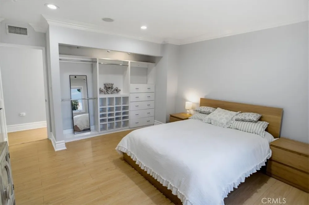 5320 Louise Avenue Encino, CA 91316