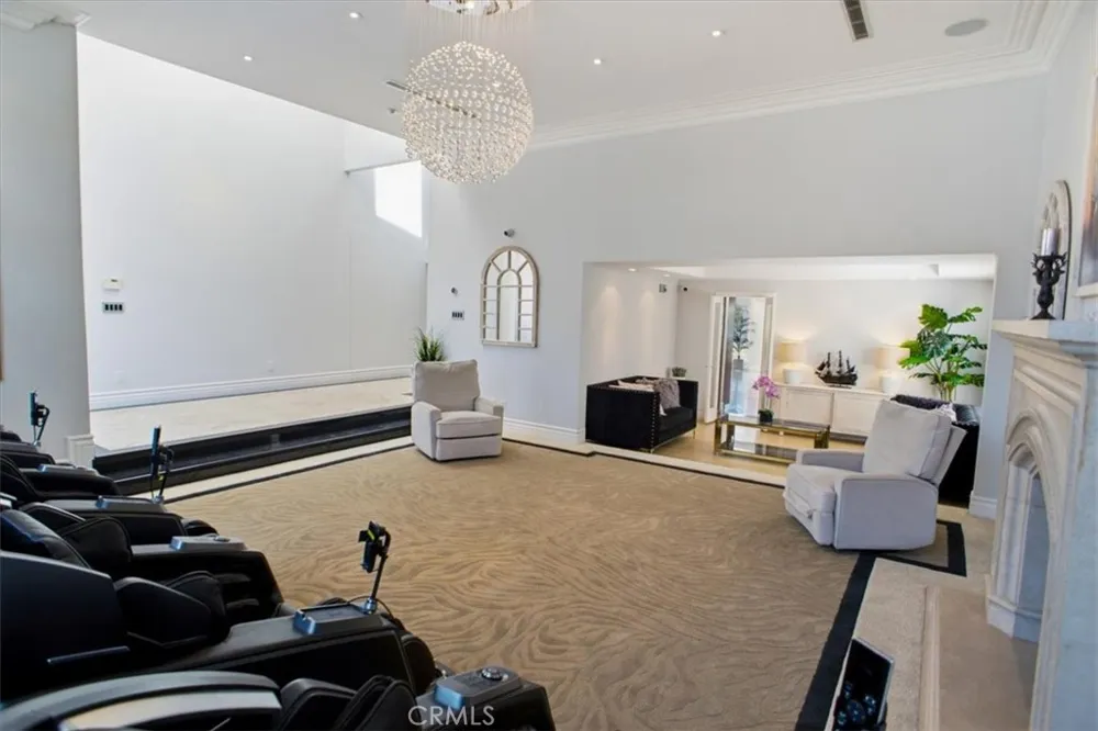 5320 Louise Avenue Encino, CA 91316