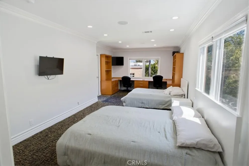 5320 Louise Avenue Encino, CA 91316
