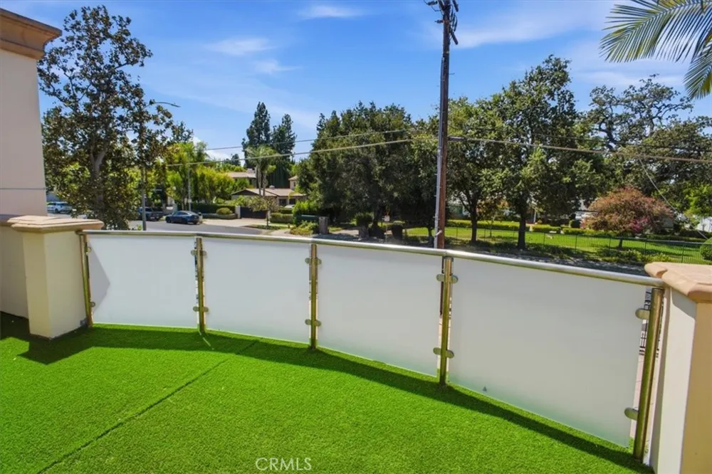 5320 Louise Avenue Encino, CA 91316