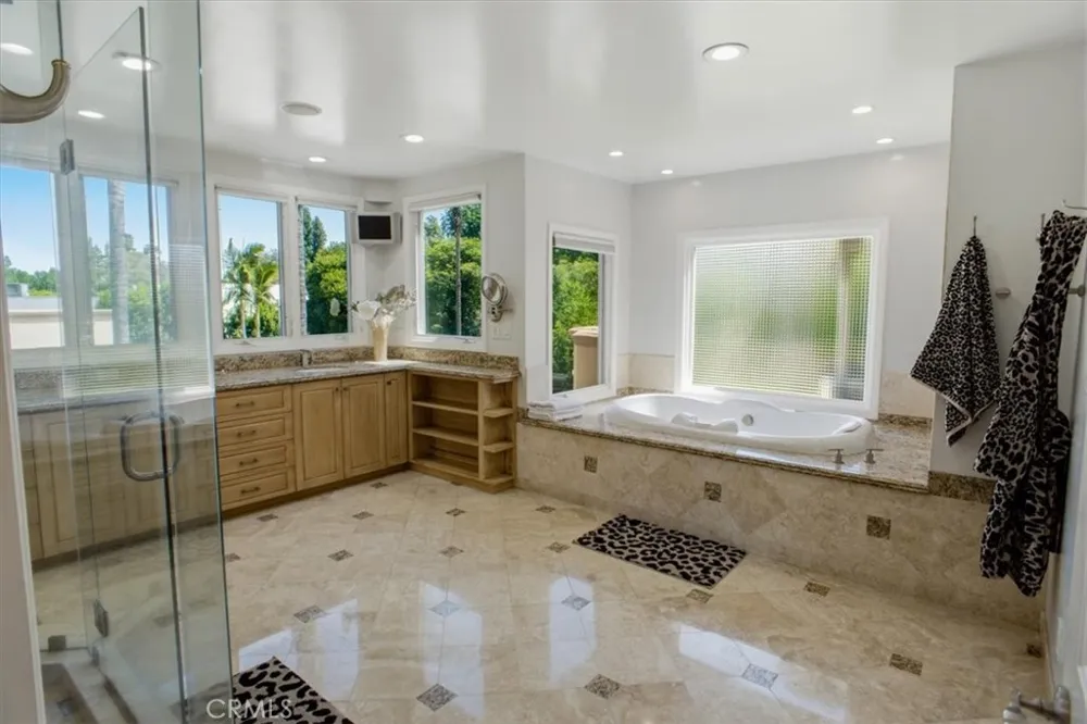 5320 Louise Avenue Encino, CA 91316