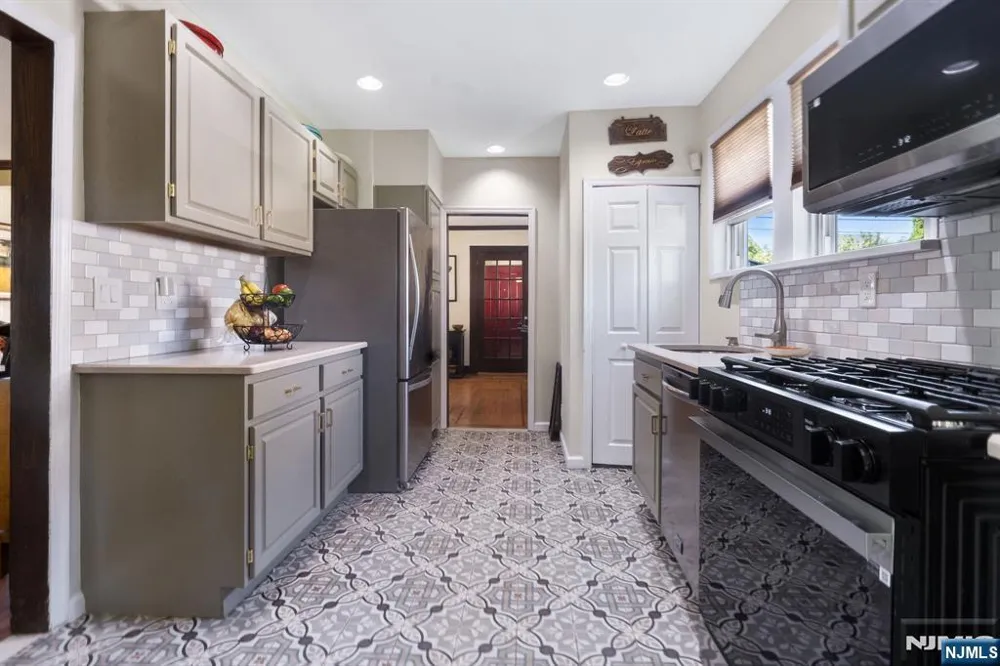 330 Simons Avenue Hackensack, NJ 07601