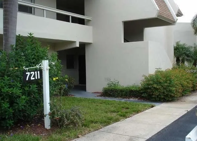 7211 W COUNTRY CLUB DRIVE #135 Sarasota, FL 34243