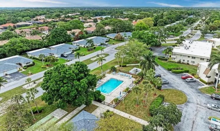 7211 W COUNTRY CLUB DRIVE #135 Sarasota, FL 34243