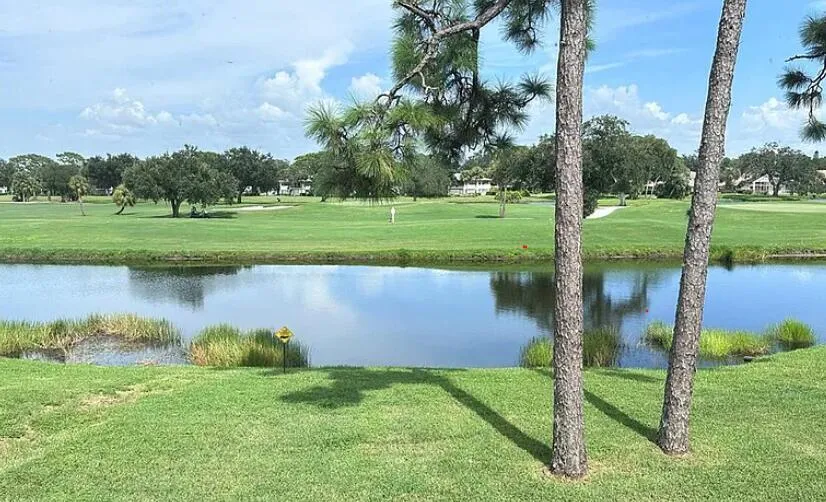 7211 W COUNTRY CLUB DRIVE #135 Sarasota, FL 34243