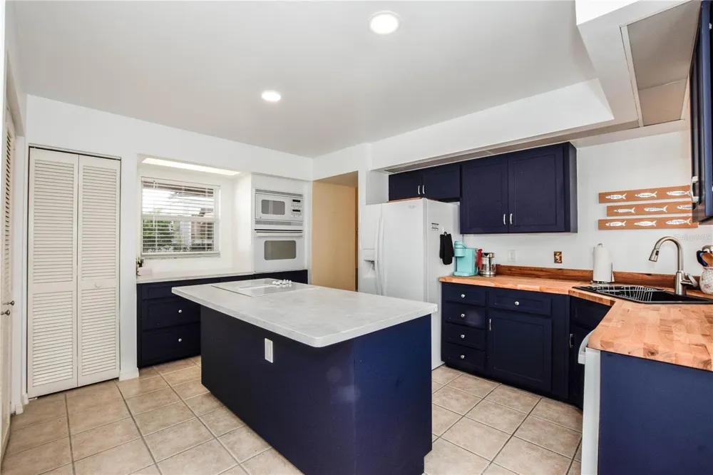 827 HARRINGTON LAKE LANE #35 Venice, FL 34293