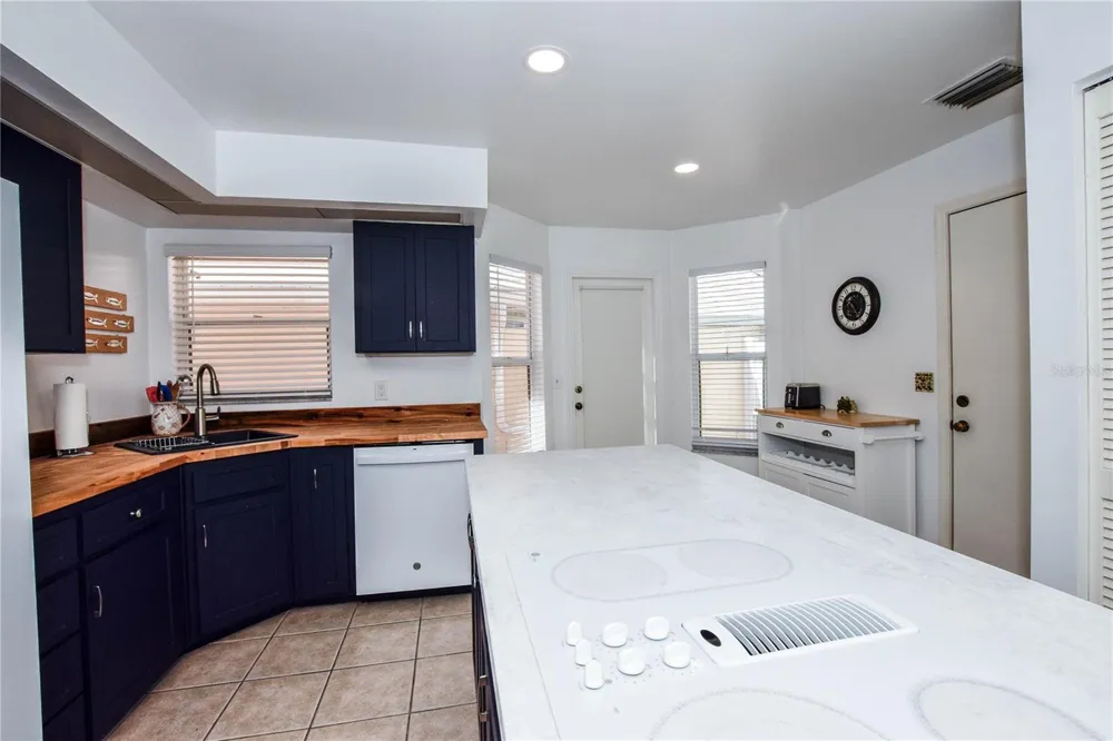 827 HARRINGTON LAKE LANE #35 Venice, FL 34293
