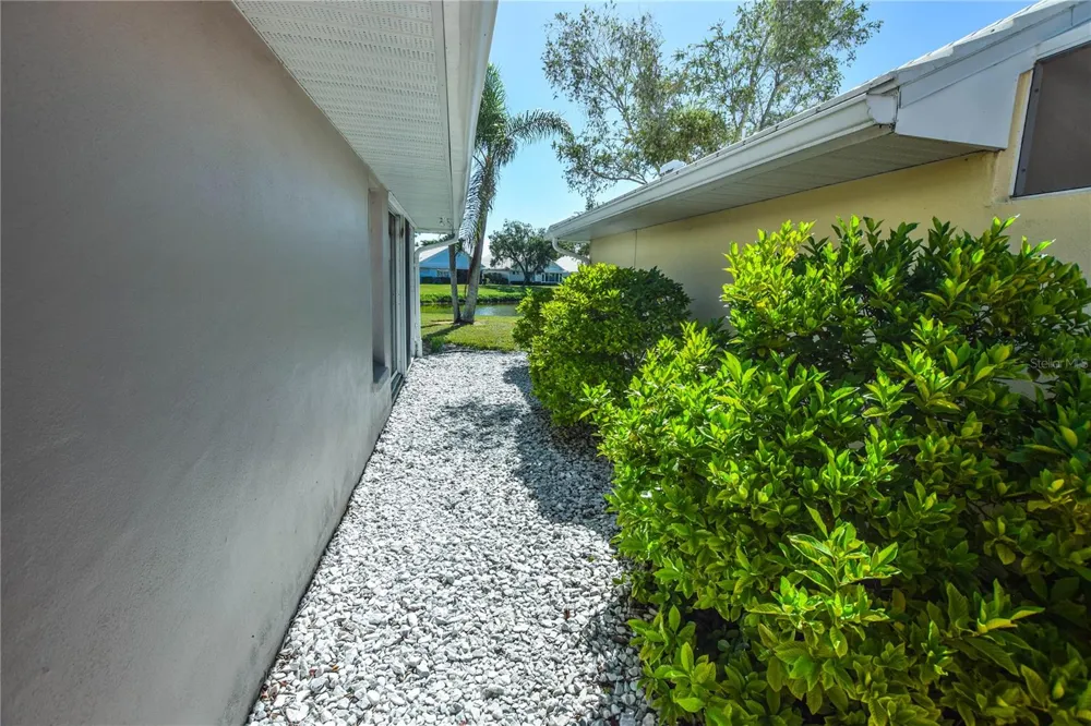 827 HARRINGTON LAKE LANE #35 Venice, FL 34293