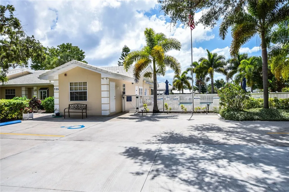 827 HARRINGTON LAKE LANE #35 Venice, FL 34293