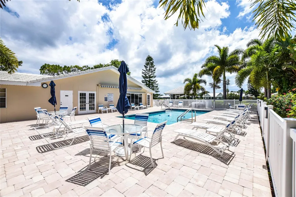 827 HARRINGTON LAKE LANE #35 Venice, FL 34293