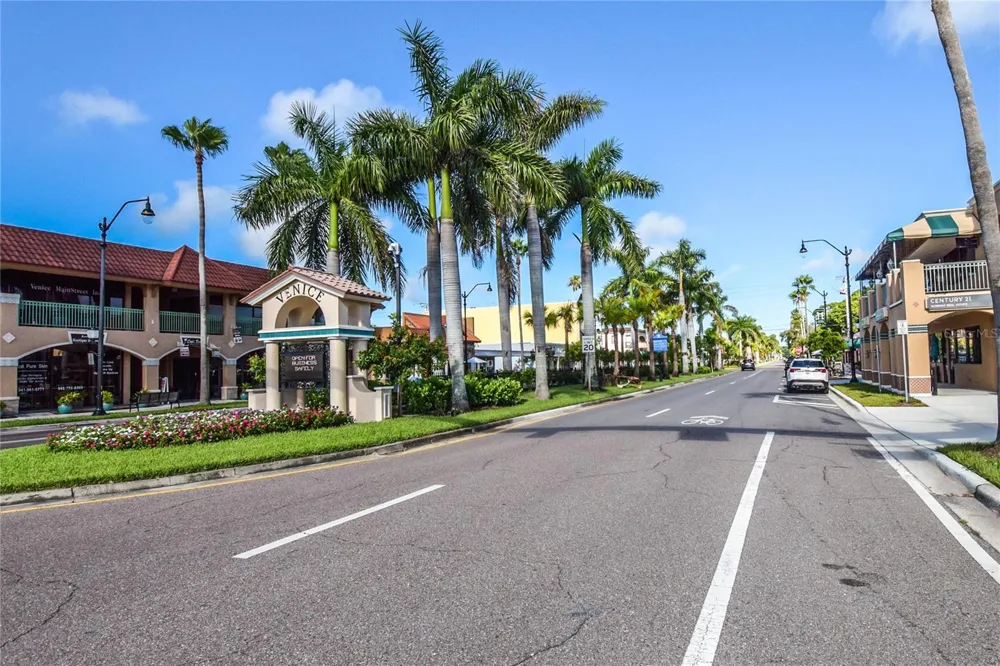 827 HARRINGTON LAKE LANE #35 Venice, FL 34293