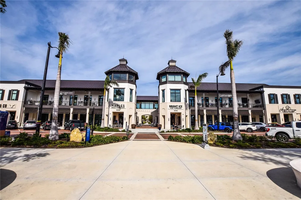 827 HARRINGTON LAKE LANE #35 Venice, FL 34293
