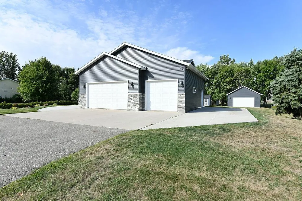8018 Aquarius Drive Fargo, ND 58104