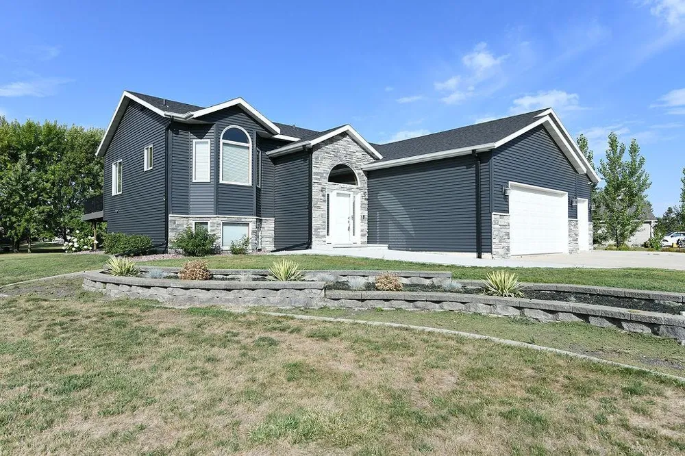 8018 Aquarius Drive Fargo, ND 58104