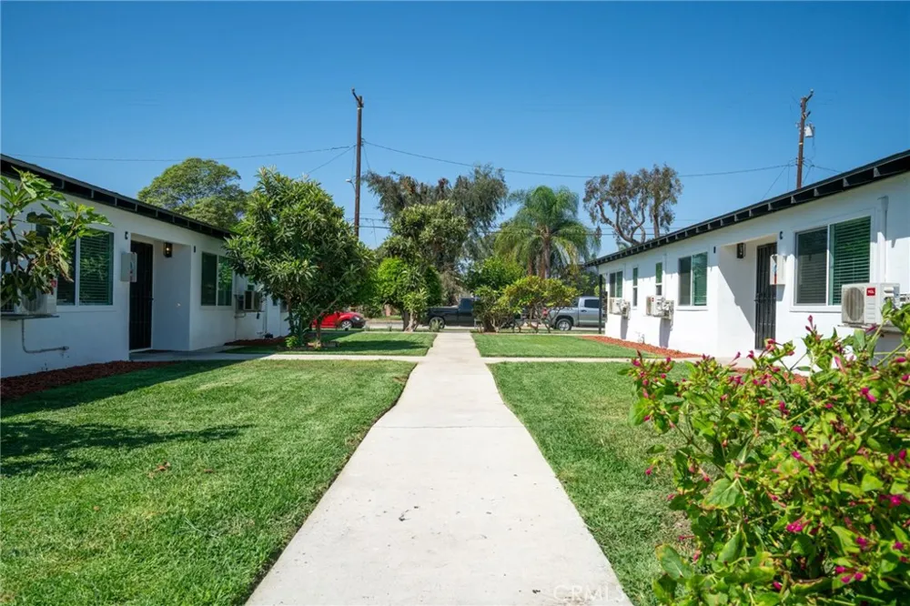 1512 W 5th Santa Ana, CA 92703