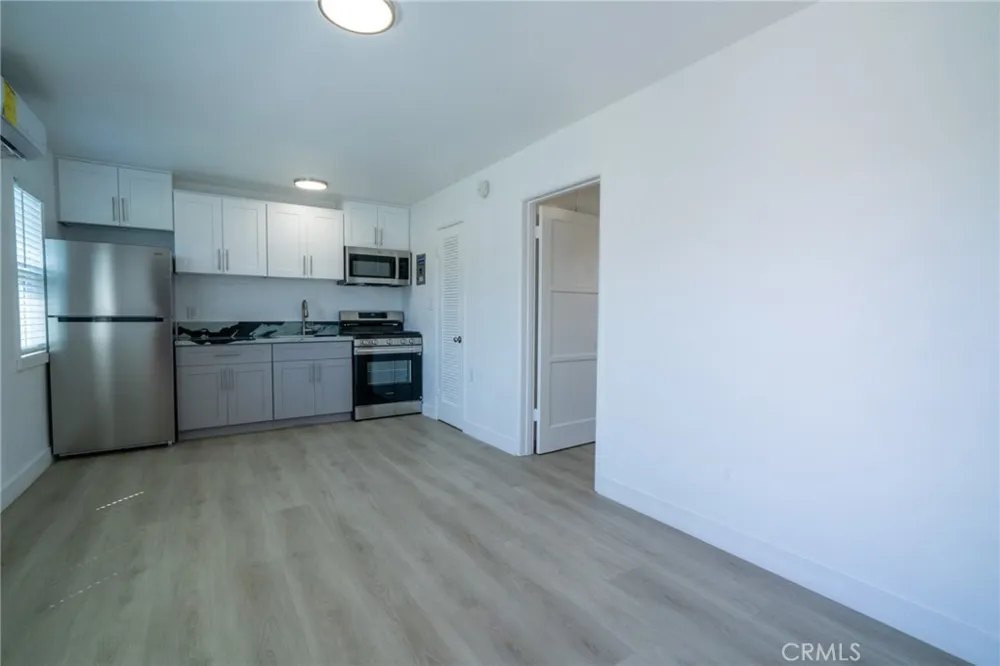 1512 W 5th Santa Ana, CA 92703