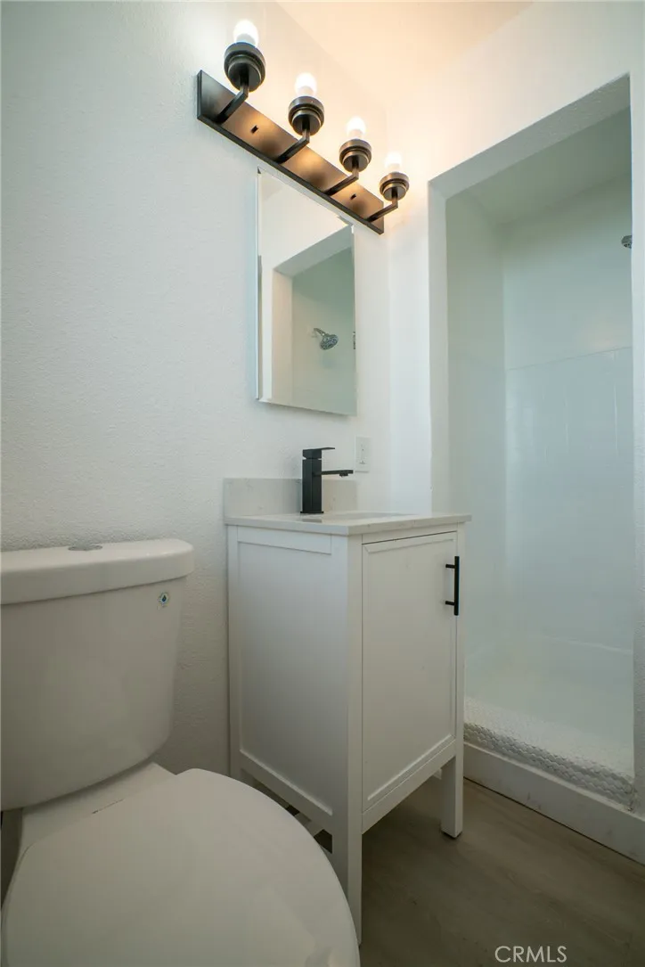 1512 W 5th Santa Ana, CA 92703