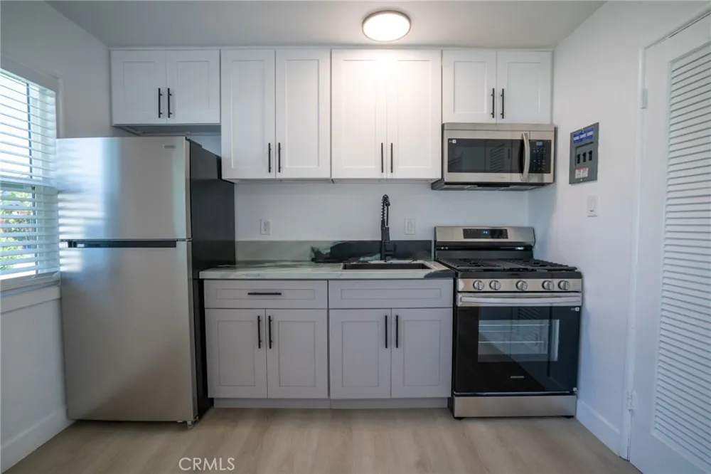 1512 W 5th Santa Ana, CA 92703