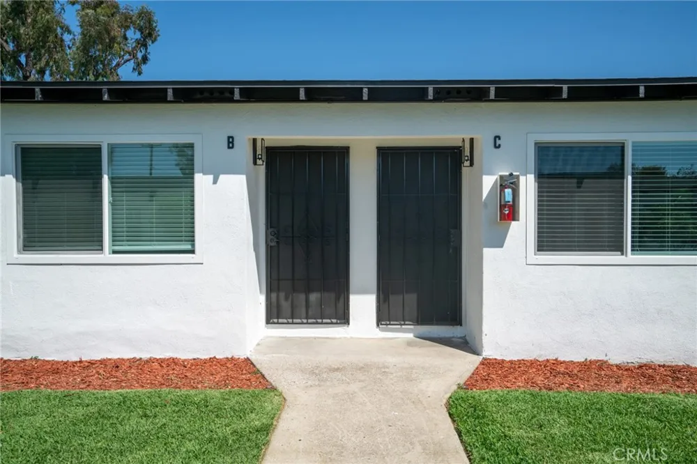 1512 W 5th Santa Ana, CA 92703