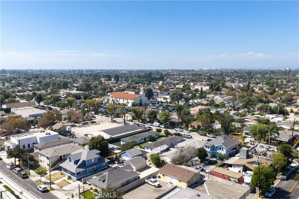 1512 W 5th Santa Ana, CA 92703