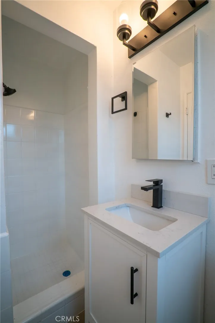 1512 W 5th Santa Ana, CA 92703