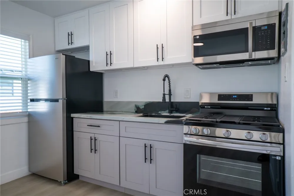 1512 W 5th Santa Ana, CA 92703