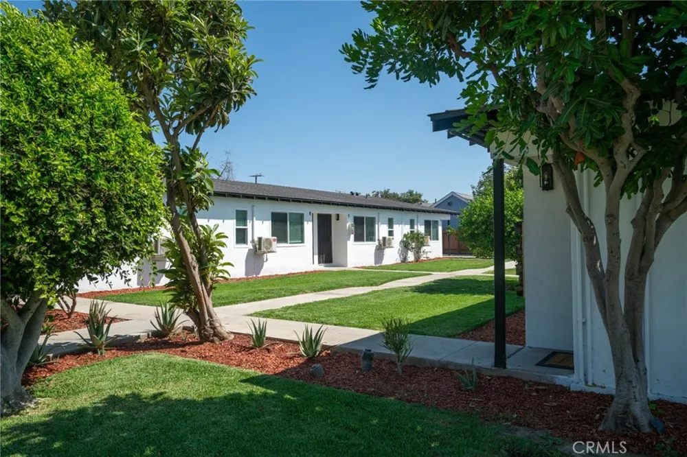 1512 W 5th Santa Ana, CA 92703