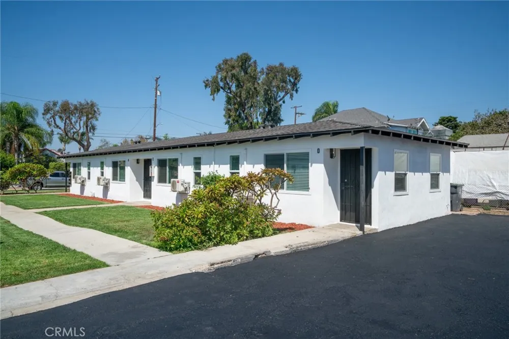 1512 W 5th Santa Ana, CA 92703