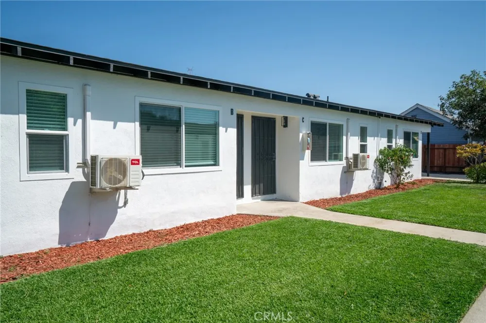 1512 W 5th Santa Ana, CA 92703