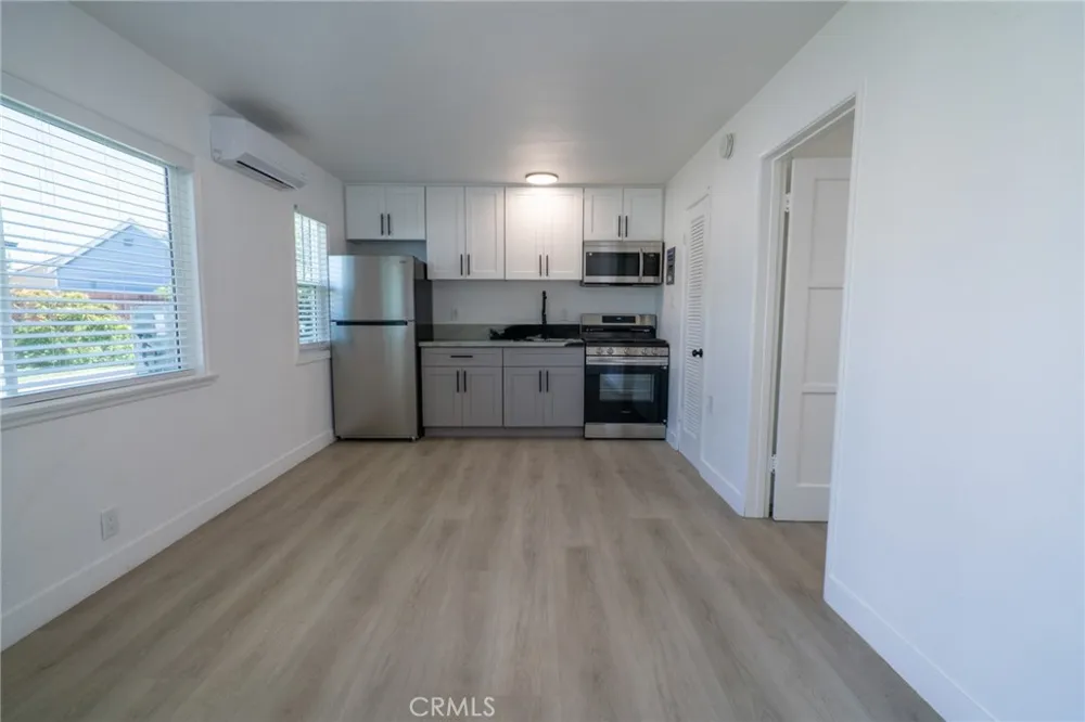 1512 W 5th Santa Ana, CA 92703