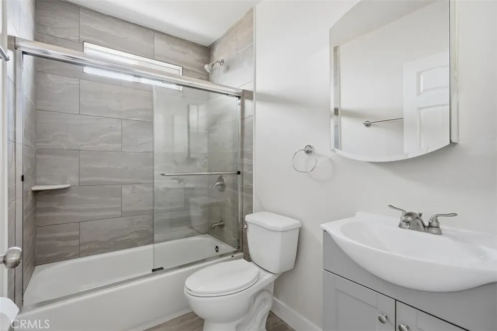 817 W 79th Los Angeles, CA 90044