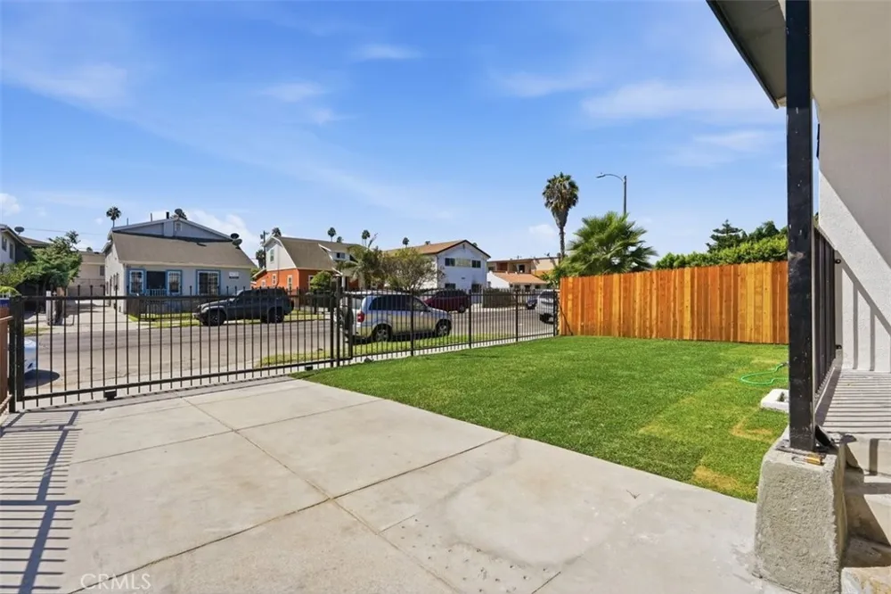 817 W 79th Los Angeles, CA 90044