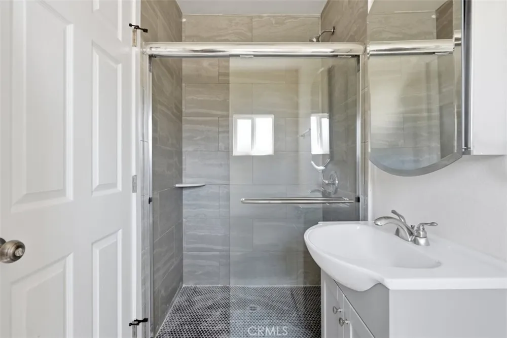 817 W 79th Los Angeles, CA 90044