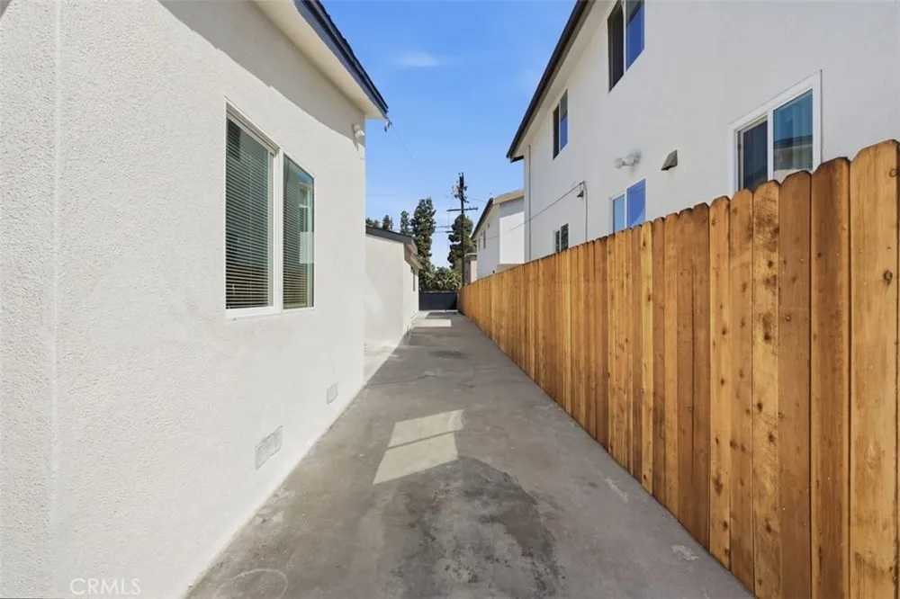 817 W 79th Los Angeles, CA 90044