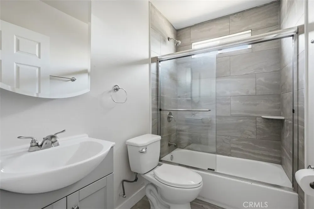 817 W 79th Los Angeles, CA 90044