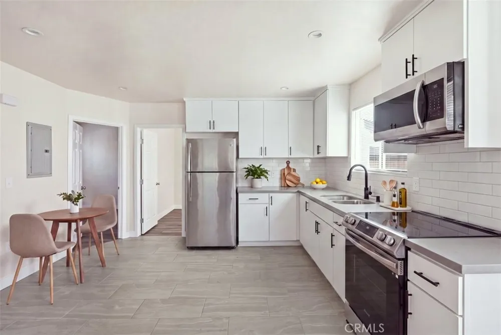 817 W 79th Los Angeles, CA 90044
