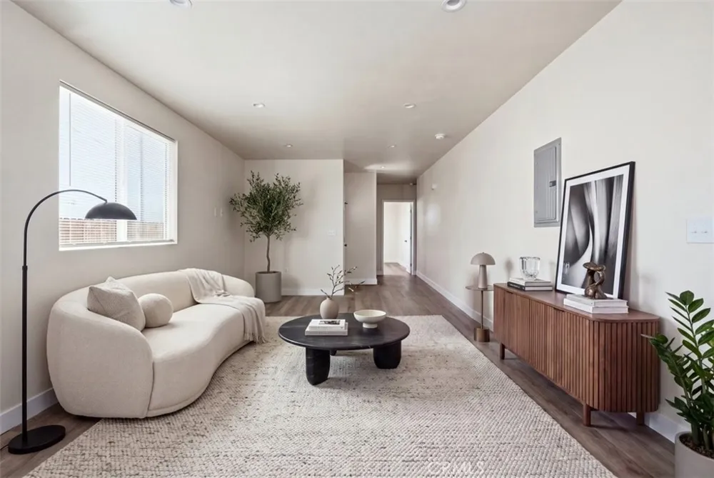 817 W 79th Los Angeles, CA 90044