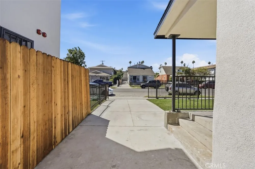 817 W 79th Los Angeles, CA 90044
