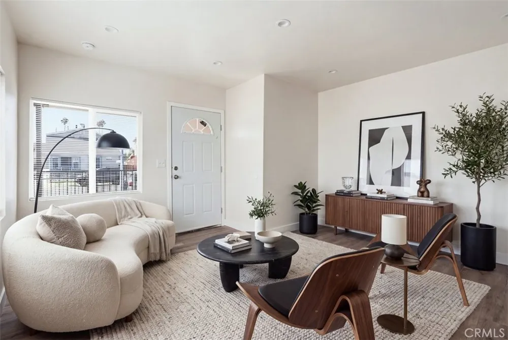 817 W 79th Los Angeles, CA 90044